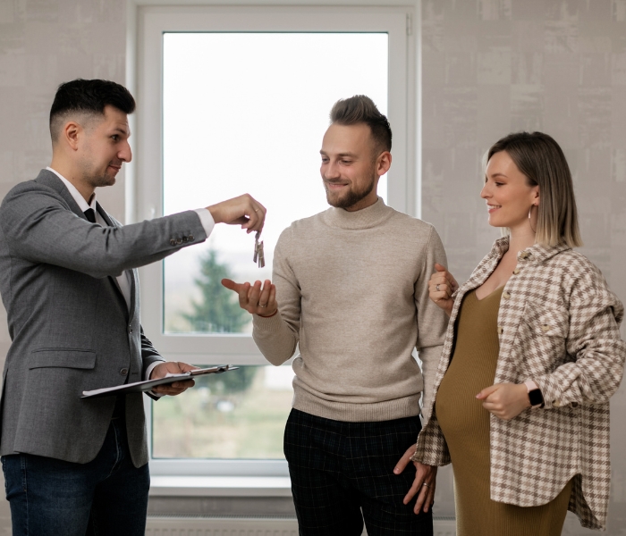 Real estate contract FSBO with buyer and seller signing